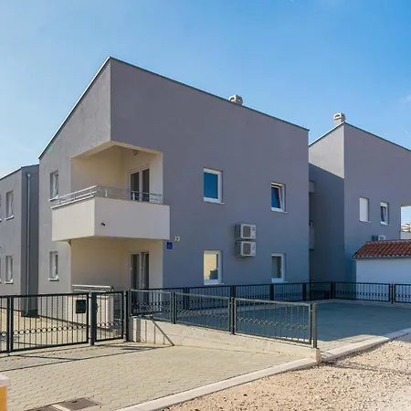Apartment Amazing In Vrsi-mulo With Kitchen *